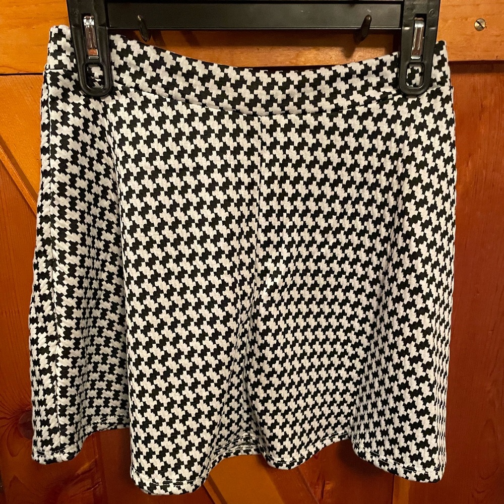 Charlotte Russe skater skirt. Small. Checkered pattern. Excellent condition.